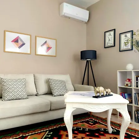 Cozy Apartment In The Heart Of Bllok Tirana Exterior photo