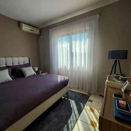 Cozy Apartment In The Heart Of Bllok Tirana Exterior photo