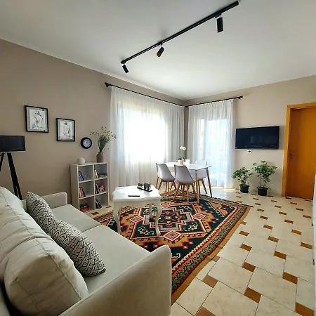 Cozy Apartment In The Heart Of Bllok Tirana Exterior photo