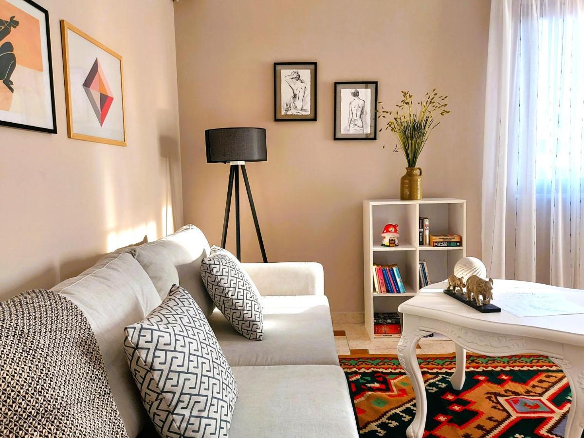 Apartament Cozy In The Heart Of Bllok Tirana