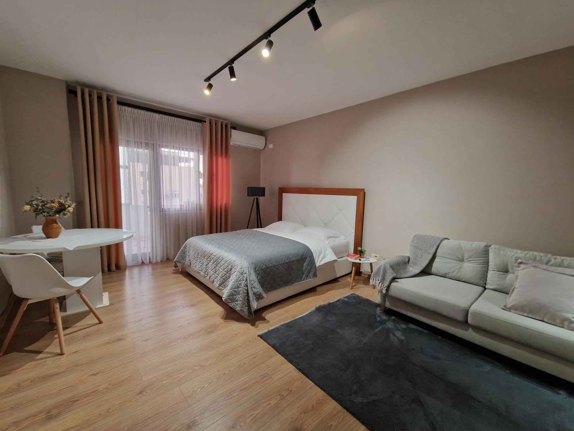 Cozy In The Heart Of Bllok Apartament Tirana